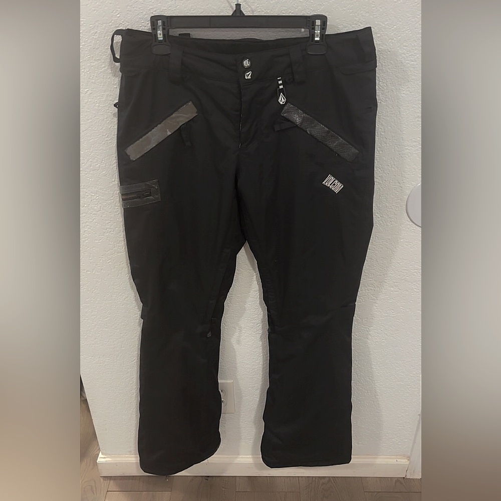 Women’s Volcom snowboarding pants